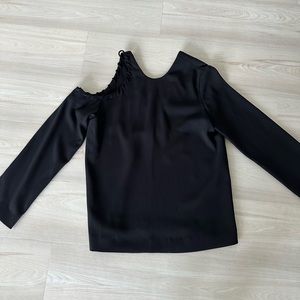 Beautiful top with one open shoulder